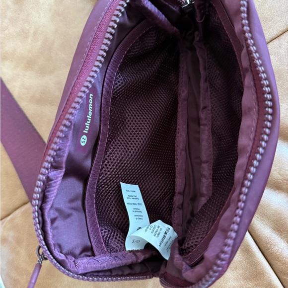 Lululemon Everywhere Belt Bag - Picture 5 of 6